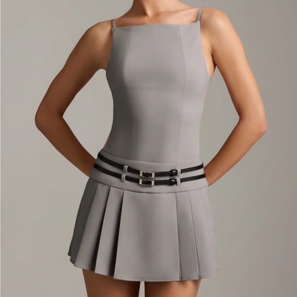 Oh Polly Dresses & Skirts - Oh Polly Leilani
Belted Backless Pleated Mini Dress in Grey SIZE US 4 NWT